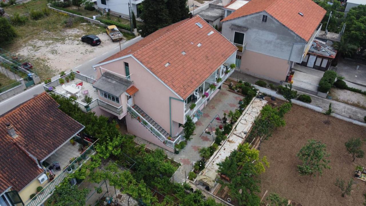 ホテル Apartman Palme シベニク エクステリア 写真