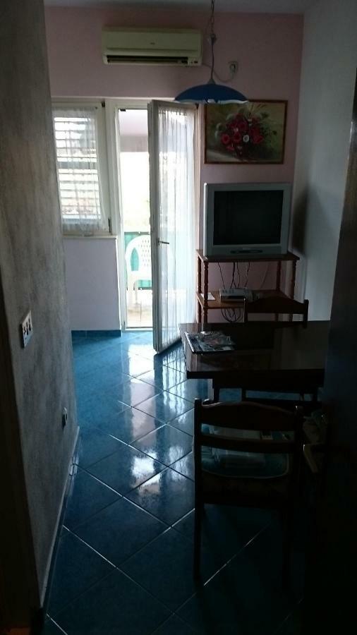 ホテル Apartman Palme シベニク エクステリア 写真