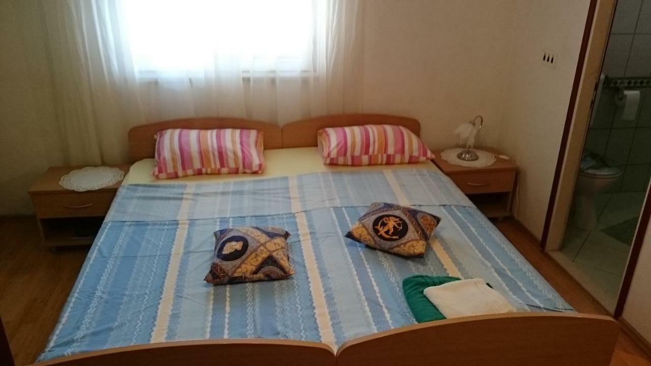 ホテル Apartman Palme シベニク エクステリア 写真